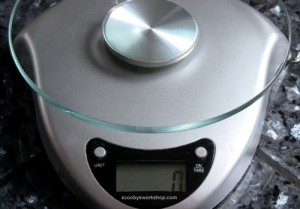 digital kitchen scale for accurate calorie counting
